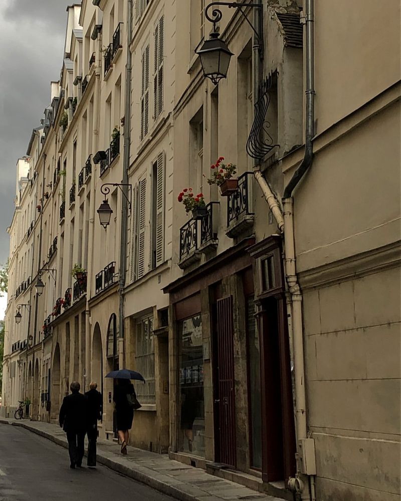 Rue Saint-Louis en l'Île, Paris, France